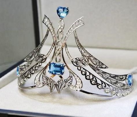 Blanka Matragi Crown she design for Ms. Slovak Replublic at Ms. Universe Contest. Fantasy Crowns, Ms Universe, Fantasy Crown, Beautiful Tiaras, Headpiece Jewelry, Magical Jewelry, Blue Stones, Crown Design, Crystal Crown