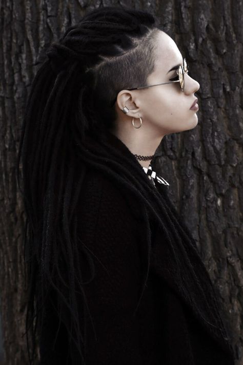 Long Black Hair With Undercut, Dread Undercut Women, Goth Braid Hairstyles, Long Deathhawk, Bangs With Dreads, Dreads Undercut, Dreads With Undercut, Dreads Diy, White Girl Dreads