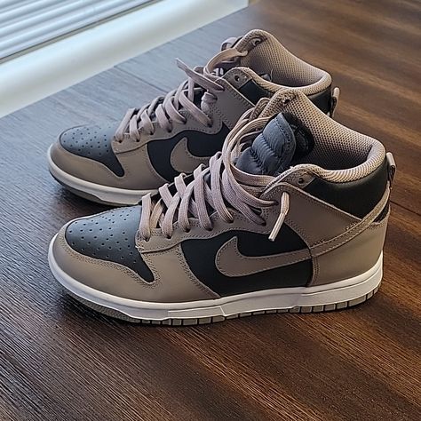 Womans Tan/Grey Black Colorway Nike Dunks. Brand New But Unfortunately I Dont Have The Have The Box. Will Be Shipped Very Securely Tan Dunks Outfit Woman, Dunks Outfit Woman, Leather Shoe Laces, Dunks Outfit, Nike Presto, Skater Shoes, Under Armour Shoes, Nike Flex, Grey Sneakers