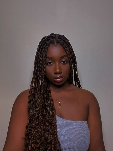 Brown Braids On Dark Skin Women, Brown Braids For Black Women Dark Skin, Braids On Dark Skin Women, Dark Brown Braids For Black Women, Dark Brown Knotless Braids, Brown Braids On Dark Skin, Dark Skin Braids, Dark Brown Box Braids, Dark Brown Braids