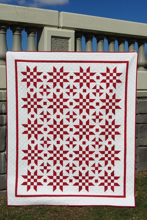 Red And White Quilt Patterns, Two Color Quilts, Red And White Quilts, Start Quilting, Quilt Of Valor, Scrap Quilt Patterns, Holiday Quilts, Red Quilts, Star Quilt Patterns