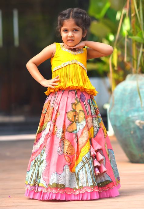 Baby Lehanga Blouse Patterns, Pattu Dress For Kids, Kids Half Saree Designs, Kids Lehanga Design, Lehanga For Kids, Indian Dresses For Kids, Kids Party Wear Dresses, Kids Ethnic Wear, Kids Dress Collection