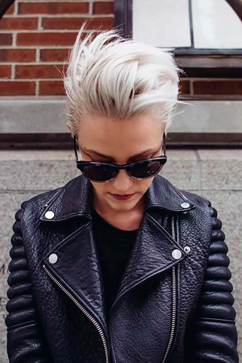 Faux Hawk Women, Faux Hawk Hairstyles, Cool Short Hairstyles, Mohawk Hairstyles, Edgy Short Hair, Faux Hawk, Halloween Hair, Short Hair Styles Pixie, Hairstyles For Women