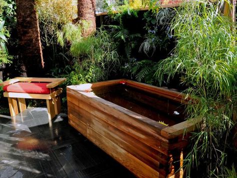 HGTV has inspirational pictures, ideas and expert tips on Japanese soaking tub designs for an Asian theme that doesn't require a large footprint. Rustic Bathtubs, Japanese Bathroom Design, Japanese Bathtub, Hot Tub Privacy, Outdoor Hot Tub, Soaking Tubs, Outdoor Bathtub, Outdoor Bathroom Design, Japanese Soaking Tubs