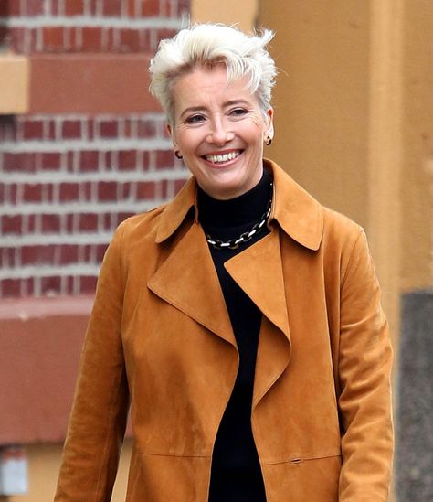 Emma Thompson Short Hair, Emma Thompson Hair, Latest Haircuts, Blonde Haircuts, Mindy Kaling, Emma Thompson, Unique Faces, Elegant Hairstyles, Short Hairstyles For Women