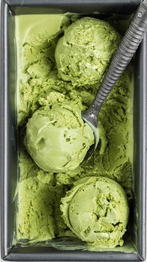 Black Ice Cream, Green Ice Cream, Custard Ice Cream, Green Tea Ice Cream, Matcha Ice Cream, Vanilla Ice Cream Recipe, Frozen Dessert Recipe, Ice Cream Bowl, Ice Cream Recipe