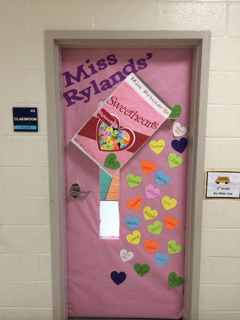 Valentines sweethearts door❤️ Valentines Classroom Door, Valentines Door, Infant Room, Teacher Door, Teacher Doors, School Doors, Spanish Classroom, Classroom Valentine, Classroom Door