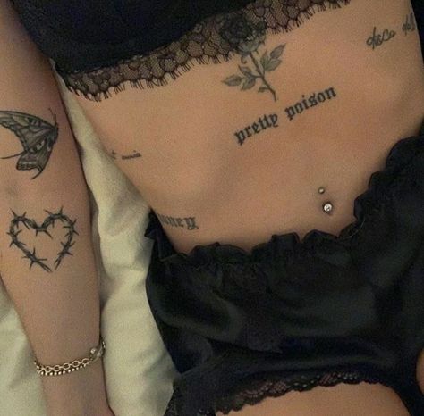 Tattoo Inspo Grunge, Grunge Tattoo Ideas, Grunge Tattoo, Inspiration Tattoos, Stomach Tattoos, Stylist Tattoos, Discreet Tattoos, Dainty Tattoos, Aesthetic Tattoo