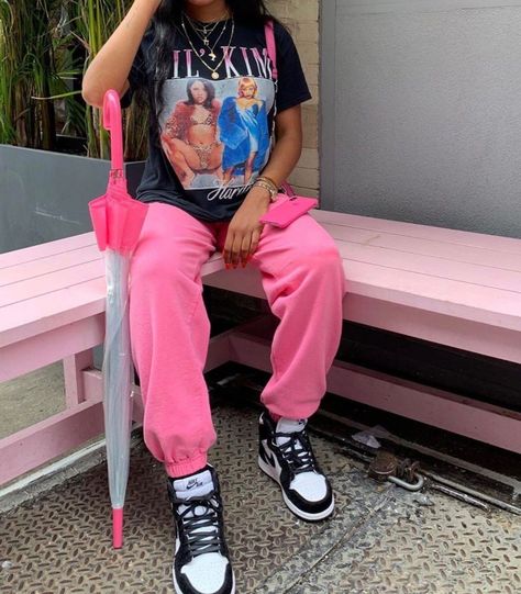 Pink Joggers Outfit, Outfits With Air Force Ones Black, Sneakerhead Outfits, Pink Streetwear, Sneakers Fashion Outfits, Jordan Outfits, Joggers Outfit, Tomboy Style Outfits, Chill Outfits