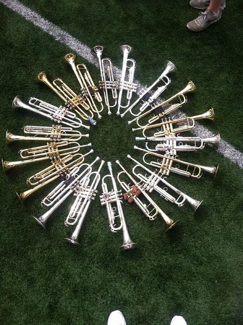 Trumpet Aesthetic, 1989 Songs, Marching Band Trumpet, Color Guard Tips, Trumpet Jazz, Trumpet Accessories, Western Summer Outfits, Air Cadets, Music Trumpet