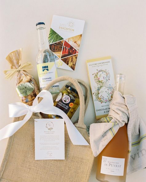 Let’s talk destination wedding welcome gifts and what to include to make your guests feel welcome and taken care of!! ⠀⠀⠀⠀⠀⠀⠀⠀⠀ 1. A welcome note including an itinerary and informative information 2. A savory regional snack 3. Something sweet 4. Refreshing beverages 5. A day after wedding recovery kit ⠀⠀⠀⠀⠀⠀⠀⠀⠀ Planning, Design & Styling: @jenniferfoxweddings Photo #1 @anyakernes Photo #2 @harrietteearnshaw @floresie @emilyroseink Photo #3 @mailysfortunephotography @chateaudestoublon @f... Wedding Merch, Wedding Recovery Kit, Wedding Recovery, Day After Wedding, Morocco Trip, Sweet Wedding Favors, Abbey Wedding, 5 A Day, Wedding Welcome Gifts