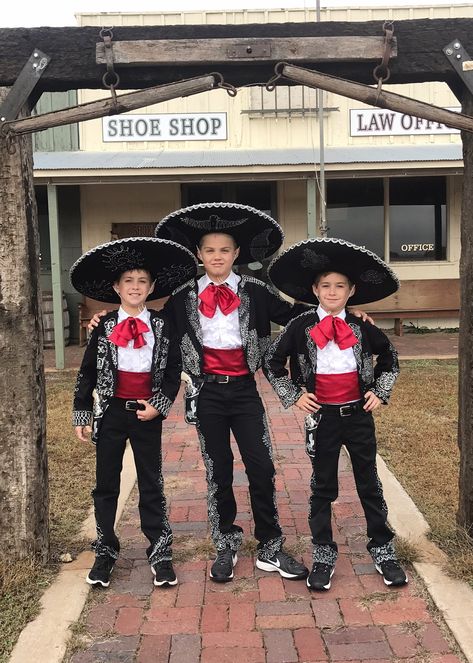 Three Amigos Costumes Halloween 2018 Guy Trio, The Three Amigos, Trio Costumes, Three Amigos, The Suits, Black Suit Jacket, Diy Halloween Costume, Halloween 2018, Black Suit