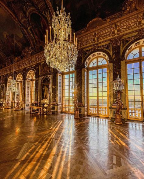 Ball Room Aesthetic, Versailles Hall Of Mirrors, Malfoy Manor, Pictures Of Paris, Ballroom Design, Cake Competition, The Palace Of Versailles, Victorian Life, Chateau Versailles