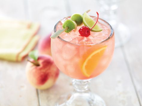 White Peach Sangria, White Wine Spritzer, Spritzer Recipes, Wine Spritzer, Peach Sangria, Punch Recipes, Strawberry Lemonade, Aperol Spritz, Smoothie Drinks