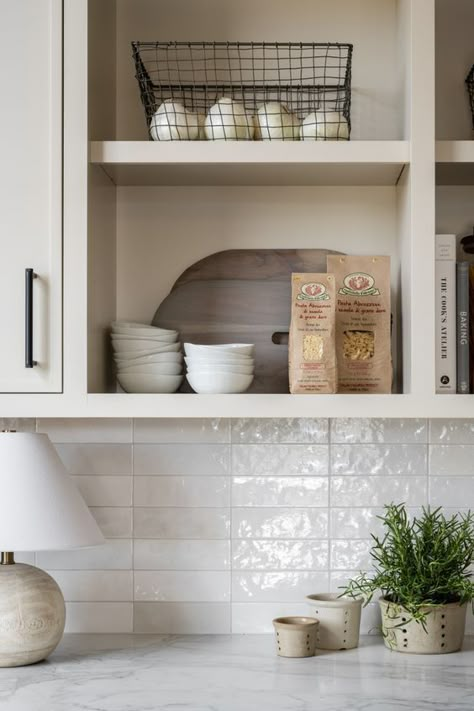 This is defintely the tile we want for the kitchen! It keeps it clean but has a mid-century touch. Kitchen Studio Mcgee, Mcgee And Co Kitchen, Mcgee Bathroom, Mountainside Retreat, Mcgee Kitchen, Studio Mcgee Kitchen, Kitchen Studio, Kitchen Backsplash Designs, Oval Table Dining