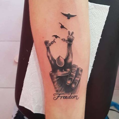 Freedom Symbol Tattoos That Say So Much. Pic by charmingtattostudio Tiny Flower Tattoo, Freedom Symbol Tattoo, Freedom Symbol, Freedom Tattoo, Freedom Tattoos, Tattoo Placements, Guys Tattoos, Buddha Tattoos, Omerta Tattoo