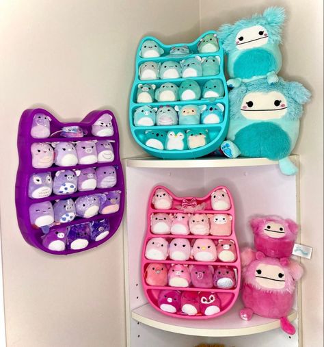 Squishville Display Ideas, Squishville Storage, Squishmallow Storage Aesthetic, Mini Squishmallows Storage, Squishville Display, Squishmallow Collection Display, Store Squishmallows, Squishmallow Display, Squishmallow Room