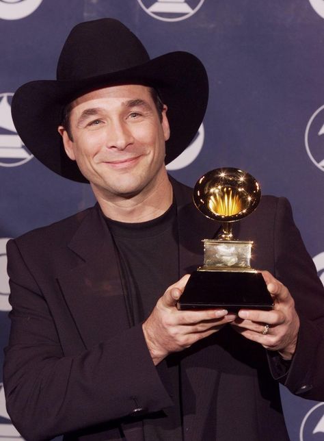 Clint Black in 1999 Clint Black, Classic Country Songs, Best Music Artists, Modern Cowboy, Lady Antebellum, Country Music Artists, Country Music Stars, Country Men, Country Stars