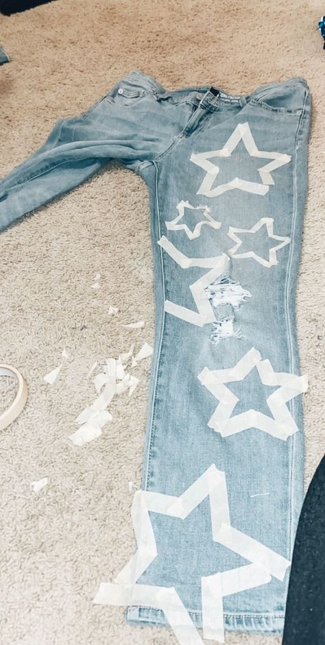 Star Pants Jeans Diy, Matching Monday Spirit Week, Bleach Star Jeans, Glitter Jeans Diy, Bleach Star Pants, Decorate Jeans Ideas, Custom Jean Designs, Bleached Star Jeans, Jean Painting Ideas Aesthetic