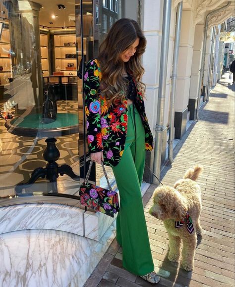 Floral Blazer Outfit, Negin Mirsalehi, Outfit Primavera, Blazer Outfit, Floral Blazer, Fashion Board, Trendy Shirts, Blazer Outfits, Fashion Woman