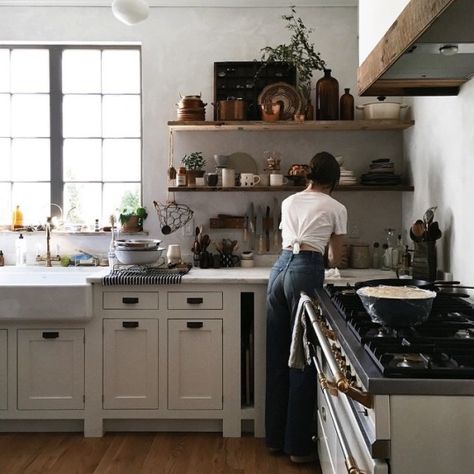 Her Tea Leaves Meg's Oldfarmhouse, European Homes, Beth Kirby, Kitchen Natural, Wood Nymph, Bohemian Kitchen, Boho Kitchen, Kitchen Reno, Apartment Interior