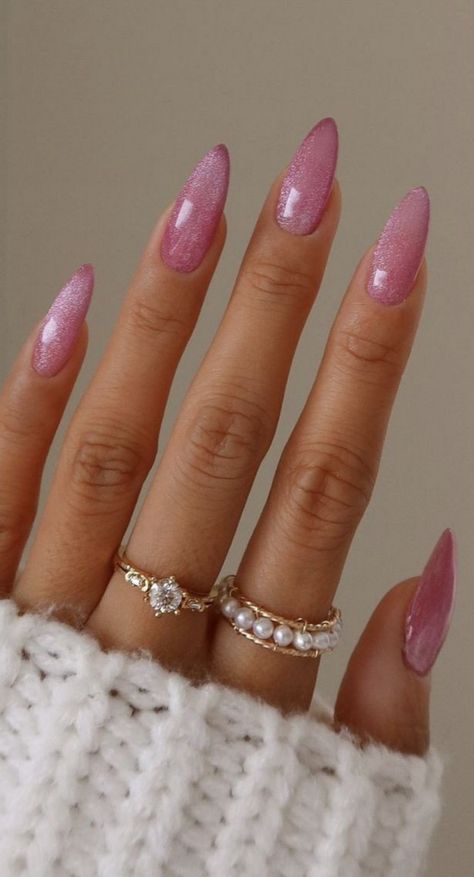 Nails Acrylic 2023 Trend Almond, Pink Fall Nails 2023, Light Pink Magnetic Nails, Light Pink Cateye Nails, Back To School Nails 2023, August Nails 2023 Almond, Current Nail Trends 2023 Almond, Light Pink Cat Eye Nails, Pink Magnetic Nails