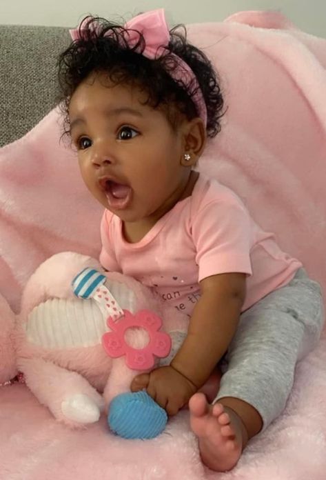 Newborn Black Babies, Mommy And Baby Pictures, Ears Pierced, Babies Stuff, Wanting A Baby, Cute Mixed Babies, Cute Black Babies, Beautiful Black Babies, Delivery Room