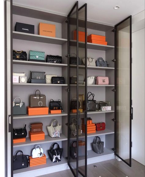 Handbag Cabinet Display, Bag Closet Ideas Small Spaces, Shoes And Bags Closet Ideas, Luxury Bag Collection Closet, Bags Shelves Ideas, Luxury Bag Closet, Bag Collection Closet, Handbag Cabinet, Closet For Bags