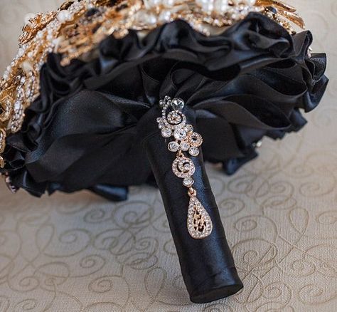 Red Black And White Wedding, Gold Wedding Bouquets, Batman Wedding, Black And Gold Wedding, Jeweled Bouquet, Black Gold Wedding, Wedding Brooch Bouquets, Gold Wedding Dress, Black Gold Jewelry