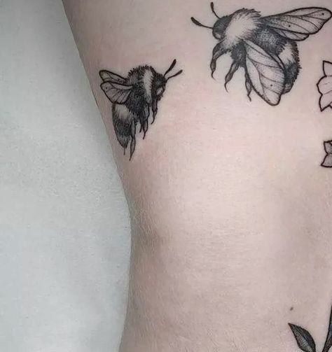 Botanical Bee Tattoo, Bumble Bee Tattoo With Flowers, Blackwork Bee Tattoo, Bee Tattoo Leg, Fuzzy Bee Tattoo, Bumble Tattoo, Bee Floral Tattoo, Two Bees Tattoo, Bees Tattoo Ideas