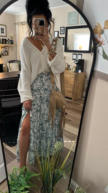 Jess Renee | Style Inspo✨🦋 on Instagram: "September is only 9 days away baby🙌🏼🍁🍂
•
•
•
#ootd #outfitinspo #fall #falloutfits #boho #bohooutfit #styleinspo #explore #explorepage #instagood #cozyvibes" Clean Boho Aesthetic Outfits, Arizona Spring Outfits, Spring Boho Outfits, Boho Spring Outfits, Boho Aesthetic Outfit, Boho Mom Style, Spring Outfits Boho, 2025 Outfits, Boho Mom