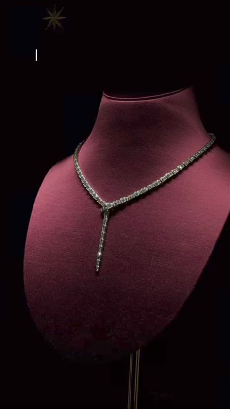 Classy Jewelry Diamond, Diamonds Aesthetic, Aesthetic Necklace, Pakistani Bridal Jewelry, Jewelry Photography Styling, High Fashion Jewelry, Expensive Jewelry Luxury, Fancy Jewellery Designs, Women's Bags By Shape