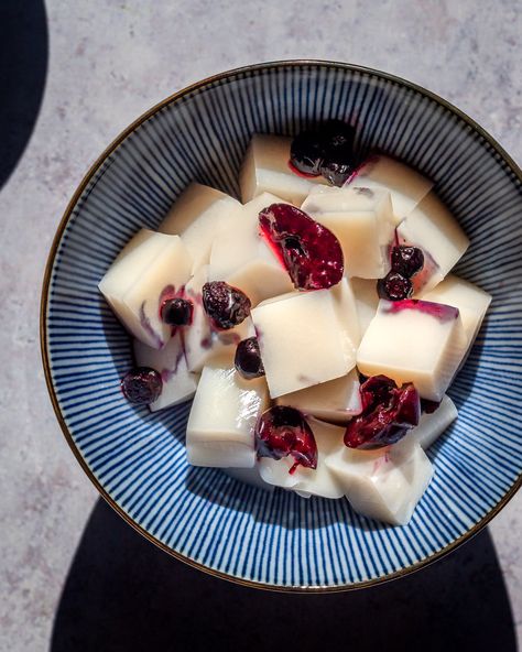 Chinese Almond Tofu (Summer dessert) - The Greenquest Almond Tofu Recipe, Dessert Tofu, Almond Tofu, Tofu Dessert, Homemade Iced Tea, Easy Vegan Meals, Frozen Fruits, Refreshing Desserts, Pretty Dessert