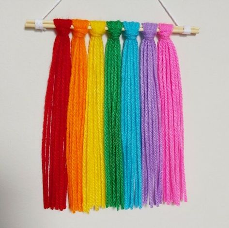 Diy Pride Crafts, Pride Decorations, Pride Crafts, Rainbow Macrame Wall Hangings, Wool Crafts Diy, Tassel Wall Hanging, Yarn Tapestry, Macrame Crochet, Rainbow Mobile