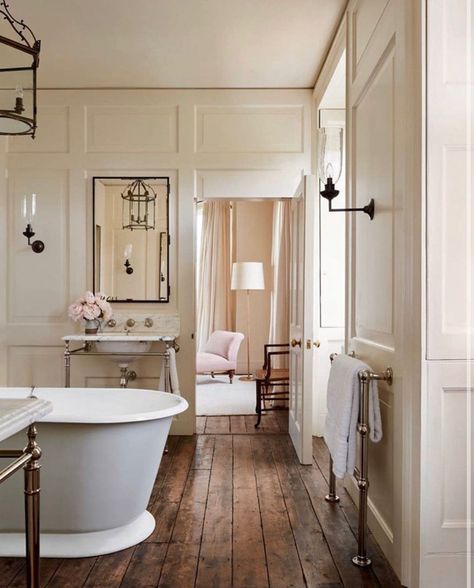 17th Century House, Rose Uniacke, London House, Georgian Homes, World Of Interiors, Bath Tub, Historic Home, Bathroom Flooring, Bathroom Inspiration