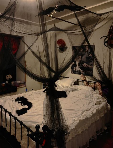 Emo House Aesthetic, Cute Emo Bedroom, Visual Kei Room Decor, Emo Apartment Decor, Red Gothic Room, Red Goth Bedroom, Red Goth Room, Red And Black Bedroom Aesthetic, Emo Y2k Room