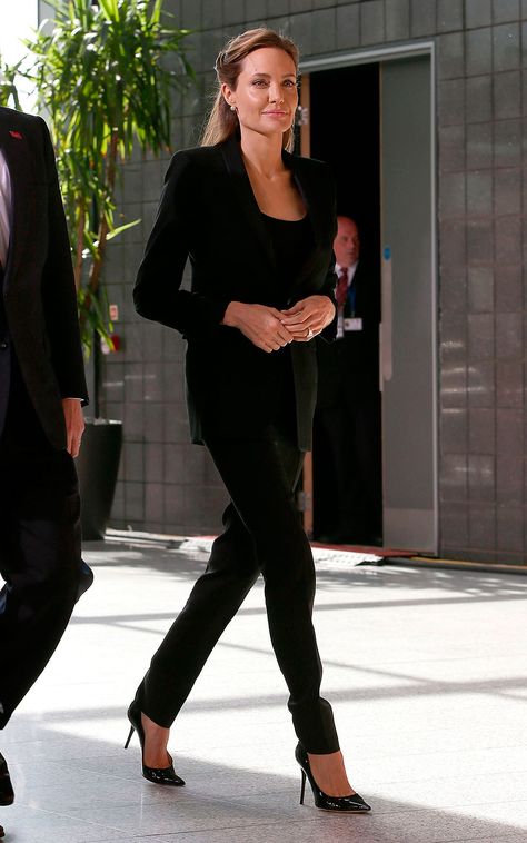 Stylish working women | Harper's Bazaar Aesthetic Lawyer, Angelina Jolie Style, Sarah Harris, Professional Chic, Women Ceo, Lawyer Fashion, Lawyer Outfit, Elegant Black Dress, Chic Aesthetic