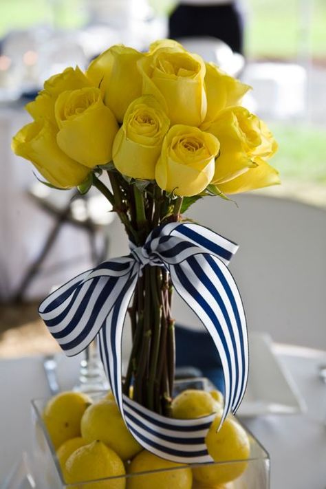 Flores amarillas, rosas y moño de rayas Alpha Gam, Yellow Party, Lemon Decor, Floral Ideas, Yellow Wedding, Table Arrangements, Trendy Baby, White Ribbon, Floral Centerpieces