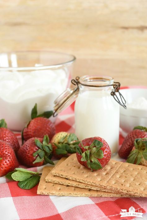 Strawberry CheesecakeSmoothie - Pitchfork Foodie Farms Strawberry Cheesecake Smoothie, Easy Strawberry Cheesecake, Cheesecake Smoothie, Vanilla Greek Yogurt, Fruit Pizza, Cheesecake Desserts, Strawberry Milkshake, Easy Strawberry, Easy Smoothies