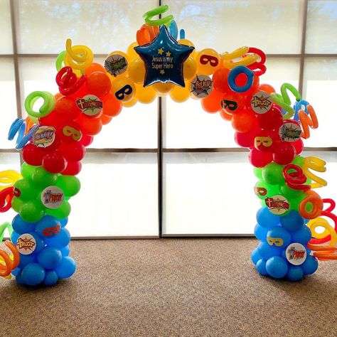 Preschool Graduation Balloon Arch, Boy Photo Shoot, Graduation Balloons, Preschool Graduation, Mario Party, Balloon Backdrop, Balloon Decorations Party, Balloon Arch, First Day Of School