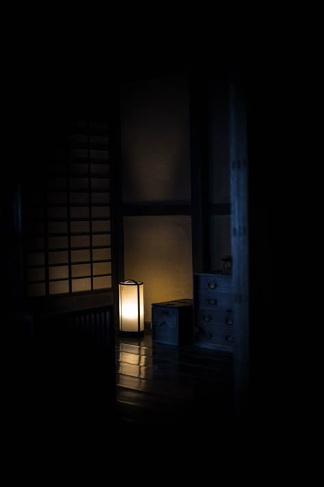 High Tech Interior, Traditional Japanese Home, In Praise Of Shadows, Japan Interior, Chinese Background, Japanese Interiors, Chinese Aesthetic, Chinese Art Painting, 광고 디자인