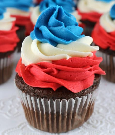 Fourth Of July Cupcakes, 4th Of July Cakes, Patriotic Cupcakes, Fourth Of July Cakes, Swirl Cupcakes, 4th Of July Food, 4th Of July Cake, Patriotic Desserts, July Desserts