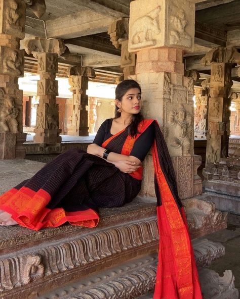 Saree Poses In Temple, Temple Photoshoot Women, Salwar Poses, Nethra Reddy, Blouse Designs Wedding, Saree Sabyasachi, Saree South Indian, South Indian Wedding Saree, Sabyasachi Sarees