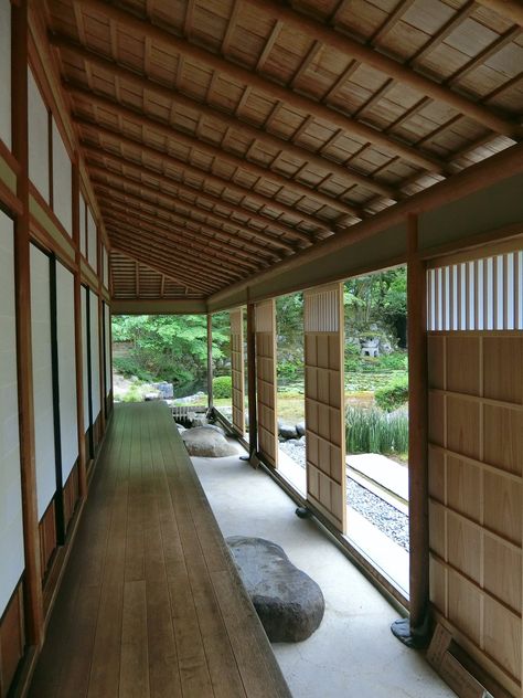 Wooden Japanese House, Traditional Japanese Farmhouse, Japanese Home Interior Traditional, Modern House Japanese Style, Engawa Architecture, Japan Modern House Japanese Style, Korean Architecture Traditional, Japanese Style Homes, Japandi House Design