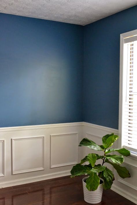 Wall Paint Colour Ideas, Blue Dining Room Paint, Navy Dining Room Walls, Blue Dinning Room, Dark Blue Dining Room, Paint Colour Ideas, Blue Dining Room Walls, Bedroom Wall Paint Colors, Dining Room Navy