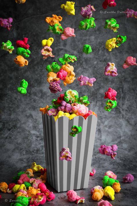 Neon Popcorn, Popcorn Photography Ideas, Popcorns Aesthetics, Perfumes Notes, Popcorn Advertisement, Popcorn Photo, Colorful Popcorn, Snack Pictures, Kettle Popcorn