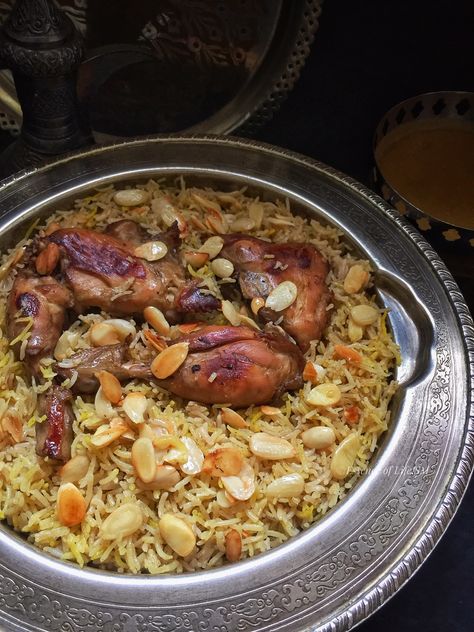 Saudi Arabia Traditional Food, Kabsa Rice Saudi Arabia, Saudi Arabia Cuisine, Food Saudi Arabia, Chicken Kabsa Saudi Arabia, Saudi Arabia Food Recipes, Saudi Dishes, Arabic Food Traditional, Zoya Core