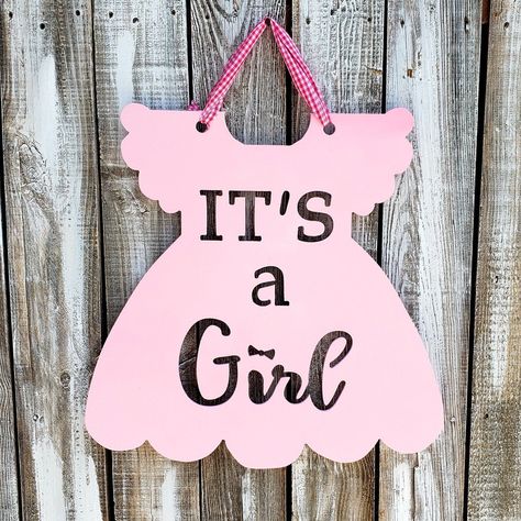 Isn't this light pink baby girl announcement hanger just the cutest?!?! Diy Birth Announcement, Hobby Quotes, Newborn Congratulations, Baby Girl Sign, Baby Decorations, Quotes In Marathi, Beginner Henna, Birth Announcement Gifts, Its A Girl Announcement