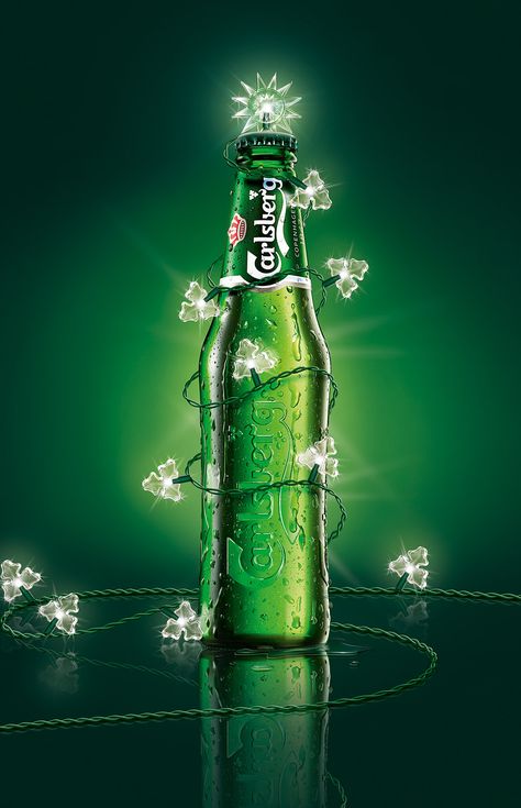 Advertising Inspiration, Christmas Marketing, Table Photography, Inmobiliaria Ideas, Holiday Beer, Christmas Advertising, Beauty Advertising, 3d Inspiration, Christmas Beer