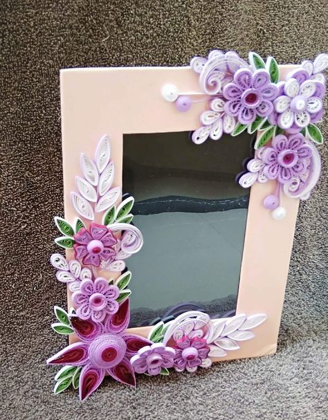 Quilling Photo Frames Ideas, Photo Frames Ideas, Quilling Photo Frames, Frames Ideas, Handmade Photo Frames, Paper Quilling Flowers, Origami And Quilling, Quilling Christmas, Paper Quilling Patterns